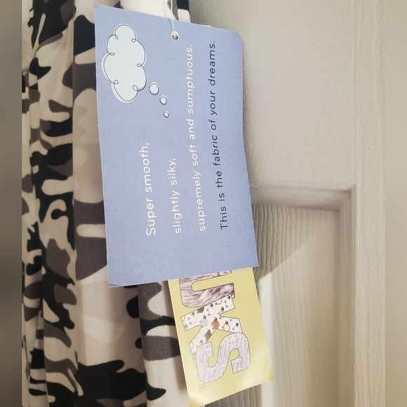 NWT Muk Luks Dream Knit leggings size Medium in camo print - Picture 6 of 7